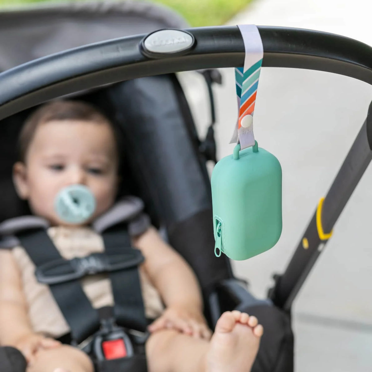 Infantino Paci Pod - Pacifier Holder